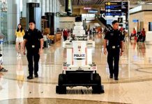 Police robots now patrol at Singapore airport