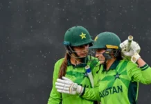 Rain forces another stop as Pakistan lose half their side in must-win New Zealand World Cup encounter
